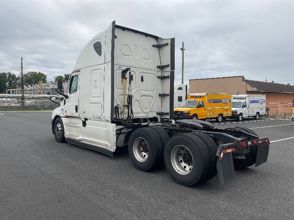 Sleeper Tractor-Heavy Duty Tractors-Freightliner-2021-T12664ST-Philadelphia-PA-615,415\n\t\tmiles-$ 54,500 - Image 5
