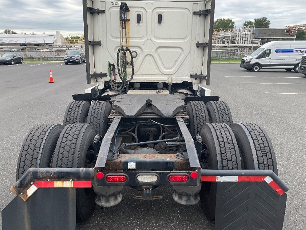 Sleeper Tractor-Heavy Duty Tractors-Freightliner-2021-T12664ST-Philadelphia-PA-615,415\n\t\tmiles-$ 54,500 - Image 6