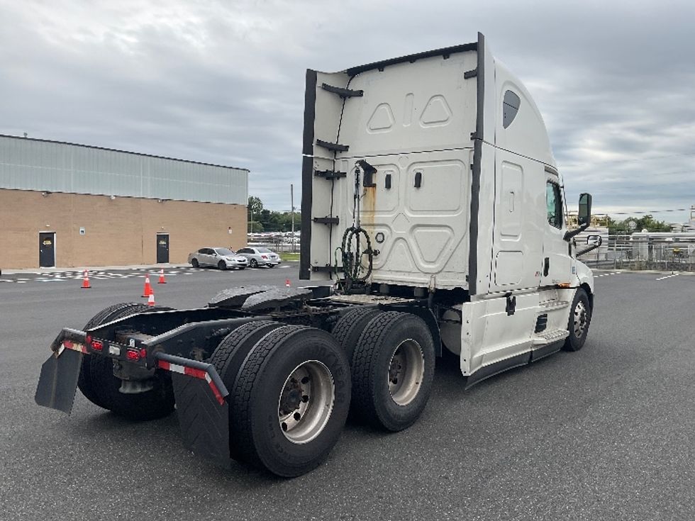 Sleeper Tractor-Heavy Duty Tractors-Freightliner-2021-T12664ST-Philadelphia-PA-615,415\n\t\tmiles-$ 54,500 - Image 7