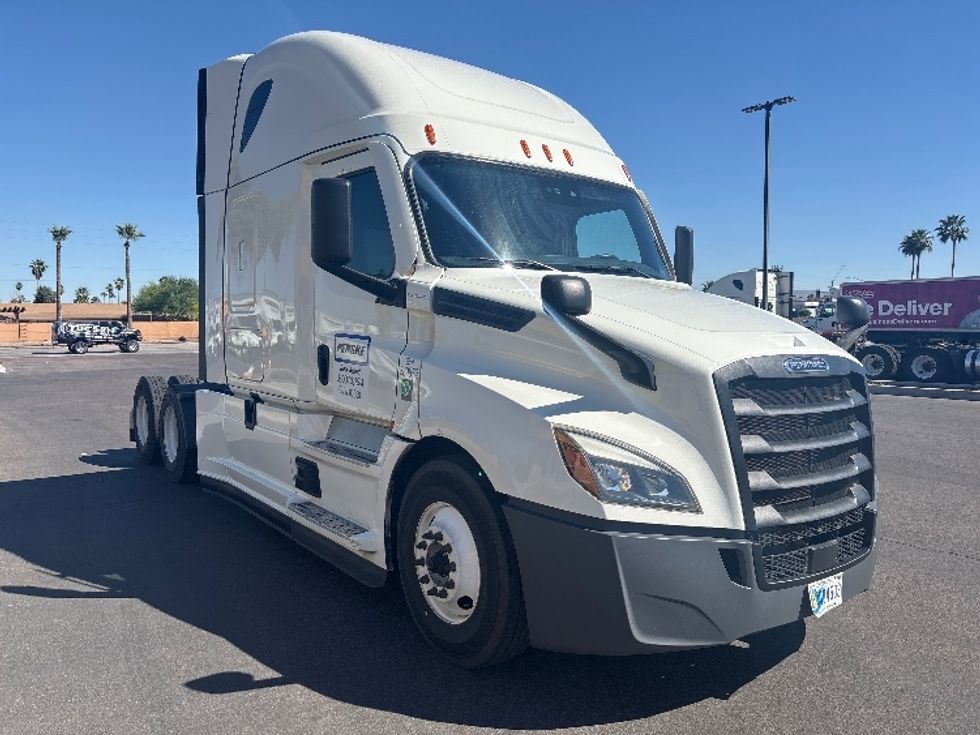Sleeper Tractor-Heavy Duty Tractors-Freightliner-2021-T12664ST-Phoenix-AZ-539,663\n\t\tmiles-$ 58,750 - Image 1