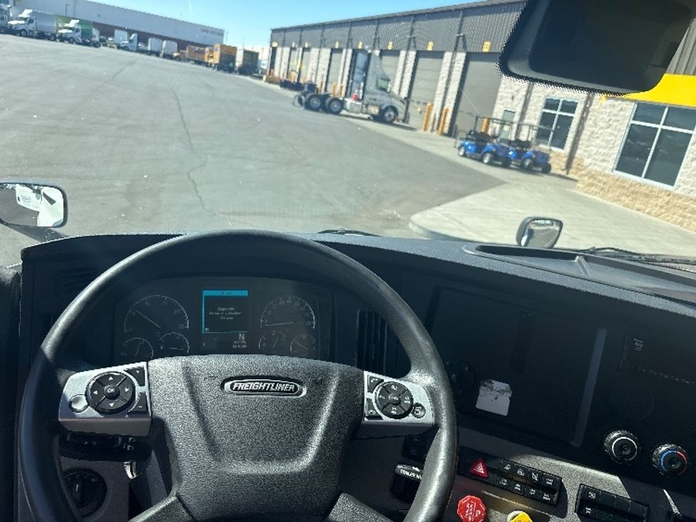 Sleeper Tractor-Heavy Duty Tractors-Freightliner-2021-T12664ST-Phoenix-AZ-539,663\n\t\tmiles-$ 58,750 - Image 11