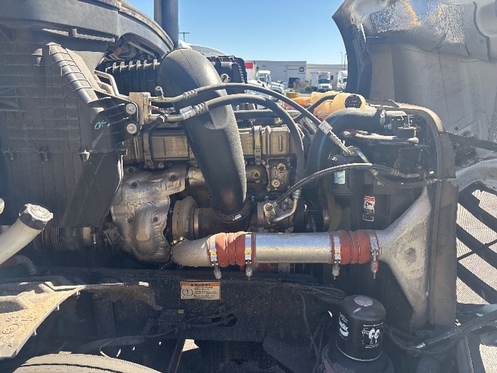 Sleeper Tractor-Heavy Duty Tractors-Freightliner-2021-T12664ST-Phoenix-AZ-539,663\n\t\tmiles-$ 58,750 - Image 20