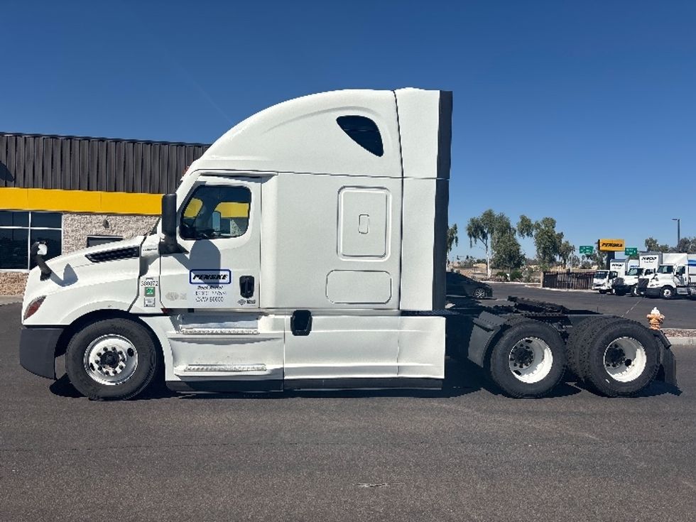 Sleeper Tractor-Heavy Duty Tractors-Freightliner-2021-T12664ST-Phoenix-AZ-539,663\n\t\tmiles-$ 58,750 - Image 4