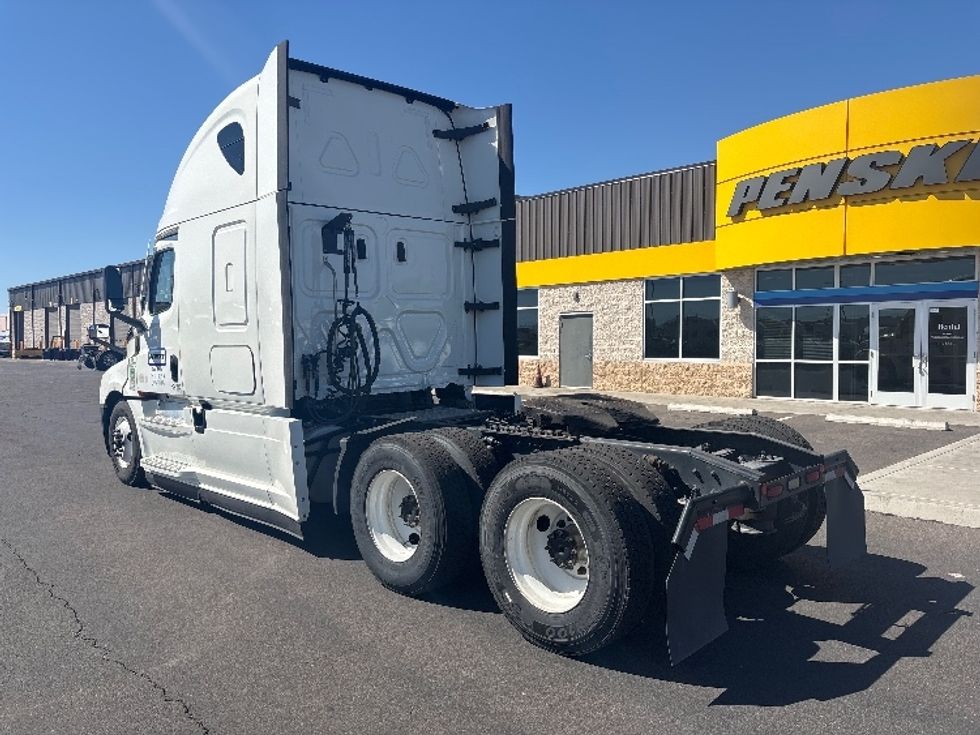 Sleeper Tractor-Heavy Duty Tractors-Freightliner-2021-T12664ST-Phoenix-AZ-539,663\n\t\tmiles-$ 58,750 - Image 5