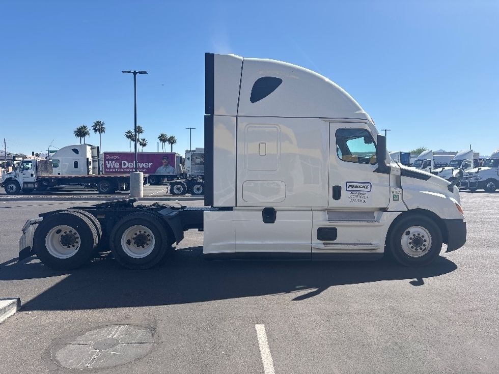 Sleeper Tractor-Heavy Duty Tractors-Freightliner-2021-T12664ST-Phoenix-AZ-539,663\n\t\tmiles-$ 58,750 - Image 8