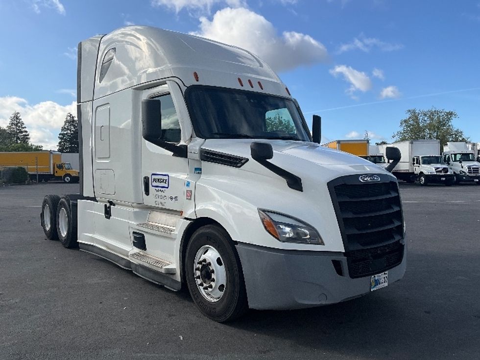 Sleeper Tractor-Heavy Duty Tractors-Freightliner-2021-T12664ST-Phoenix-AZ-541,401\n\t\tmiles-$ 68,000 - Image 1