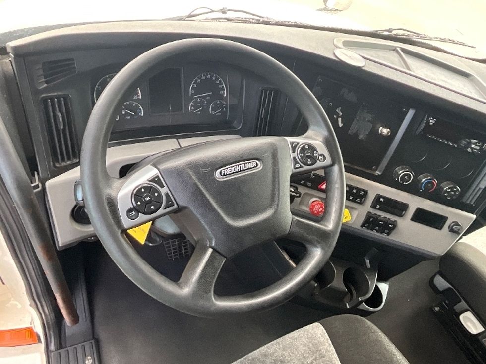 Sleeper Tractor-Heavy Duty Tractors-Freightliner-2021-T12664ST-Phoenix-AZ-541,401\n\t\tmiles-$ 68,000 - Image 10