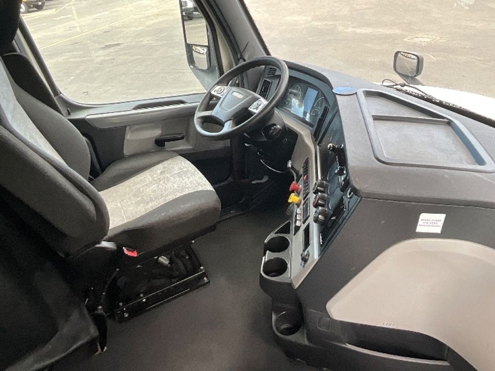 Sleeper Tractor-Heavy Duty Tractors-Freightliner-2021-T12664ST-Phoenix-AZ-541,401\n\t\tmiles-$ 68,000 - Image 15
