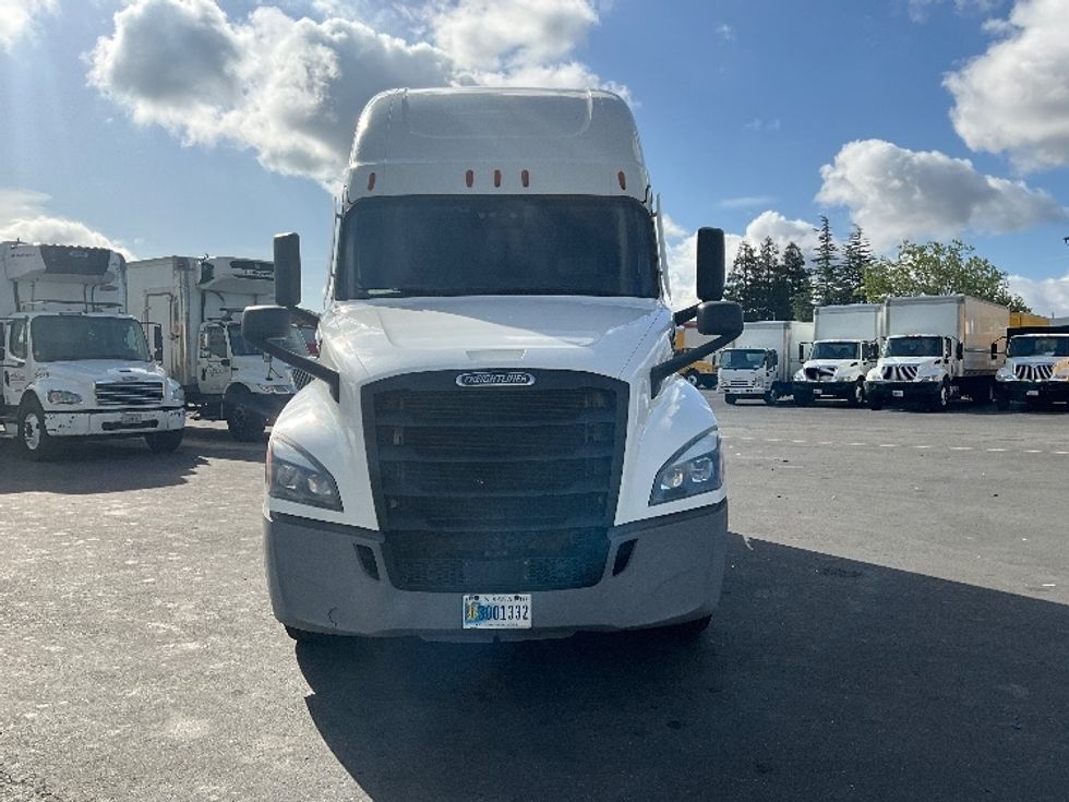 Sleeper Tractor-Heavy Duty Tractors-Freightliner-2021-T12664ST-Phoenix-AZ-541,401\n\t\tmiles-$ 68,000 - Image 2