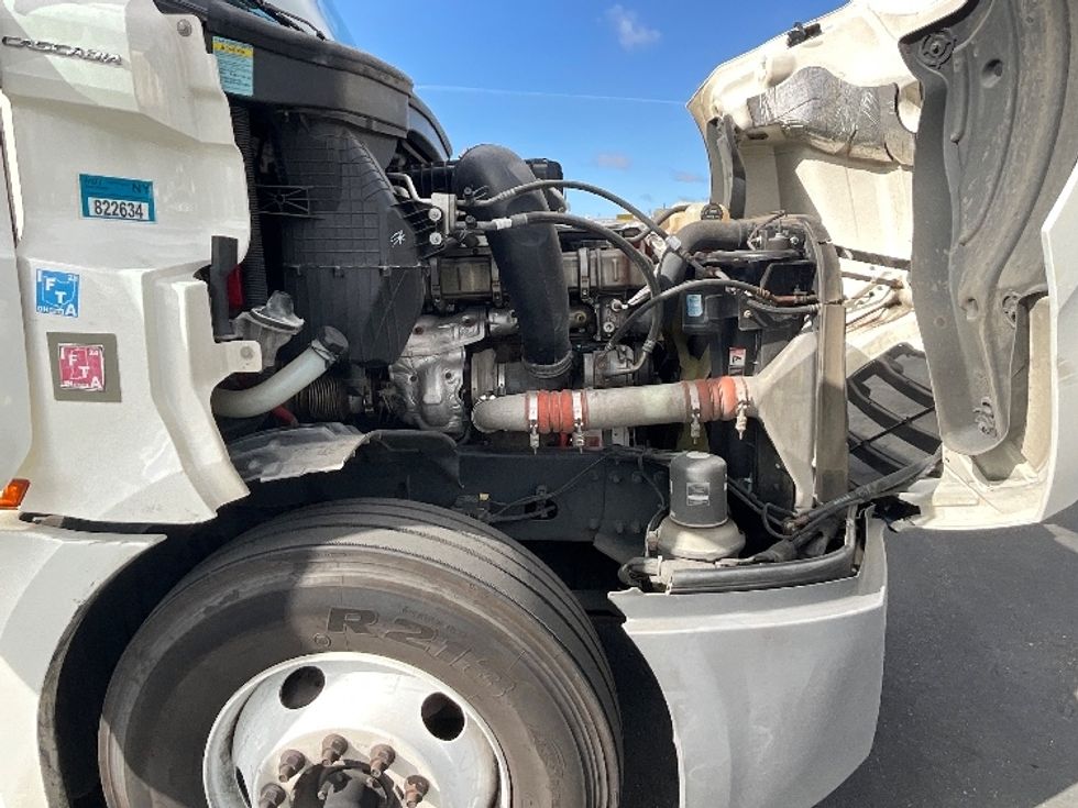 Sleeper Tractor-Heavy Duty Tractors-Freightliner-2021-T12664ST-Phoenix-AZ-541,401\n\t\tmiles-$ 68,000 - Image 20
