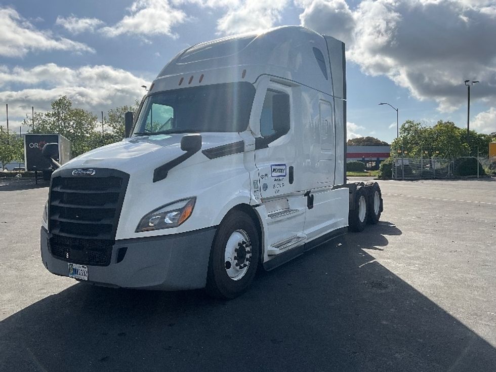 Sleeper Tractor-Heavy Duty Tractors-Freightliner-2021-T12664ST-Phoenix-AZ-541,401\n\t\tmiles-$ 68,000 - Image 3