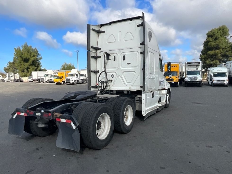 Sleeper Tractor-Heavy Duty Tractors-Freightliner-2021-T12664ST-Phoenix-AZ-541,401\n\t\tmiles-$ 68,000 - Image 7