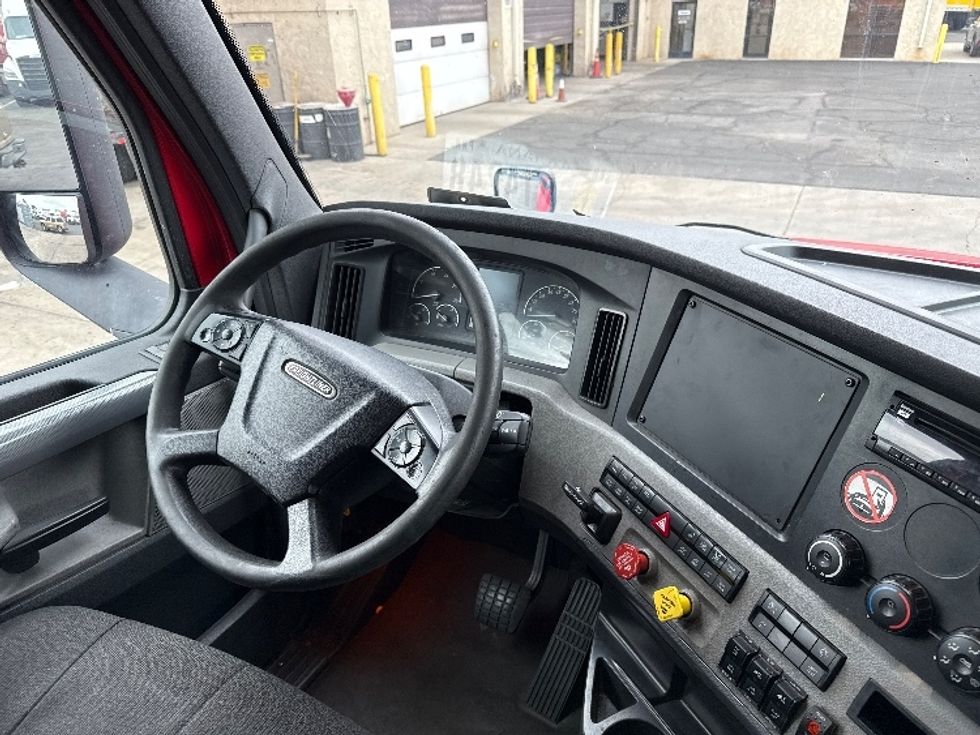 Sleeper Tractor-Heavy Duty Tractors-Freightliner-2021-T12664ST-Phoenix-AZ-597,061\n\t\tmiles-$ 57,750 - Image 11