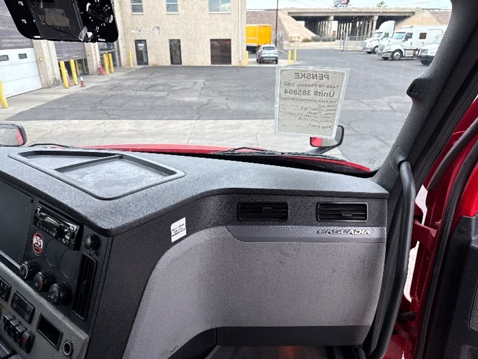 Sleeper Tractor-Heavy Duty Tractors-Freightliner-2021-T12664ST-Phoenix-AZ-597,061\n\t\tmiles-$ 57,750 - Image 14