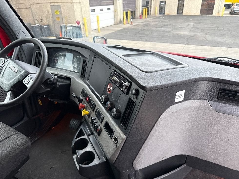 Sleeper Tractor-Heavy Duty Tractors-Freightliner-2021-T12664ST-Phoenix-AZ-597,061\n\t\tmiles-$ 57,750 - Image 15