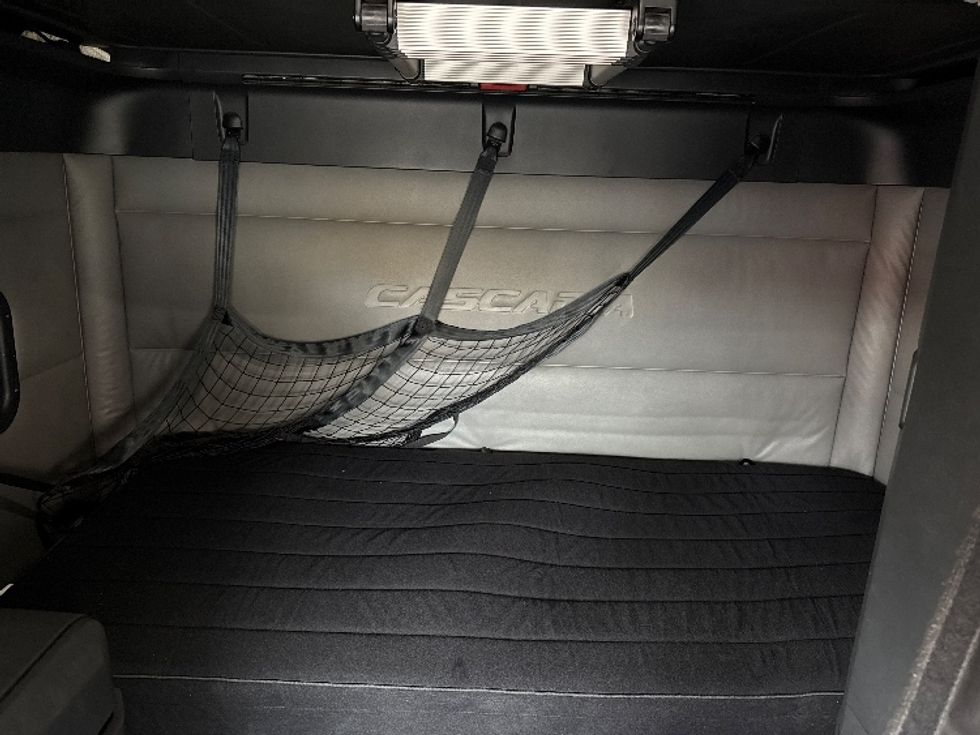 Sleeper Tractor-Heavy Duty Tractors-Freightliner-2021-T12664ST-Phoenix-AZ-597,061\n\t\tmiles-$ 57,750 - Image 16