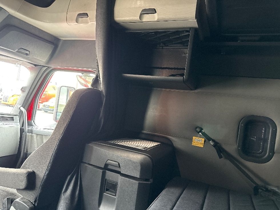 Sleeper Tractor-Heavy Duty Tractors-Freightliner-2021-T12664ST-Phoenix-AZ-597,061\n\t\tmiles-$ 57,750 - Image 19