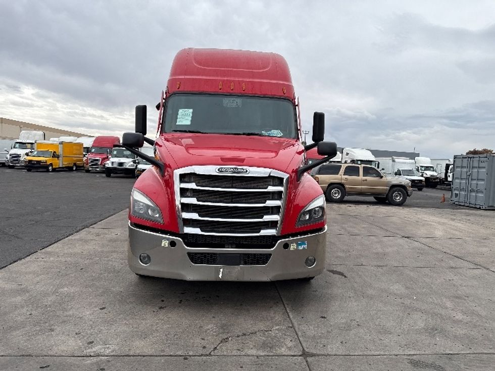 Sleeper Tractor-Heavy Duty Tractors-Freightliner-2021-T12664ST-Phoenix-AZ-597,061\n\t\tmiles-$ 57,750 - Image 2