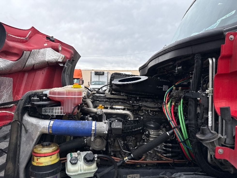 Sleeper Tractor-Heavy Duty Tractors-Freightliner-2021-T12664ST-Phoenix-AZ-597,061\n\t\tmiles-$ 57,750 - Image 20