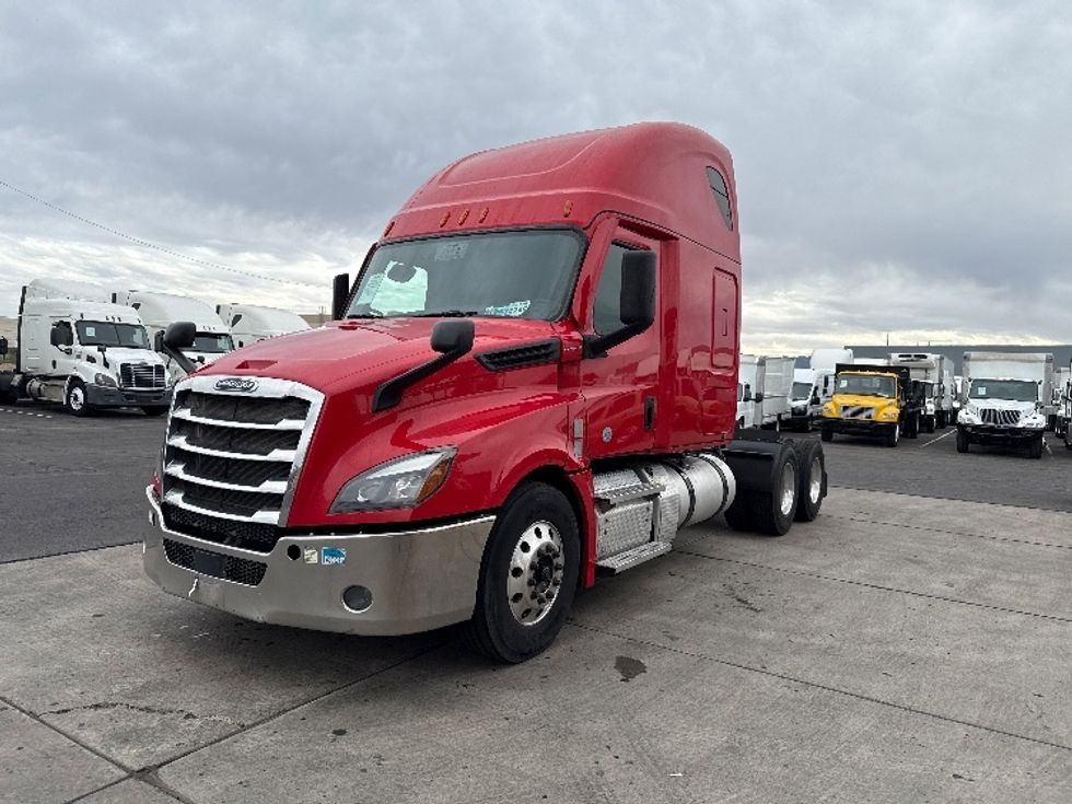 Sleeper Tractor-Heavy Duty Tractors-Freightliner-2021-T12664ST-Phoenix-AZ-597,061\n\t\tmiles-$ 57,750 - Image 3