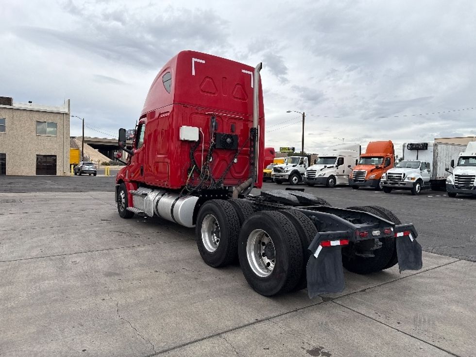 Sleeper Tractor-Heavy Duty Tractors-Freightliner-2021-T12664ST-Phoenix-AZ-597,061\n\t\tmiles-$ 57,750 - Image 5