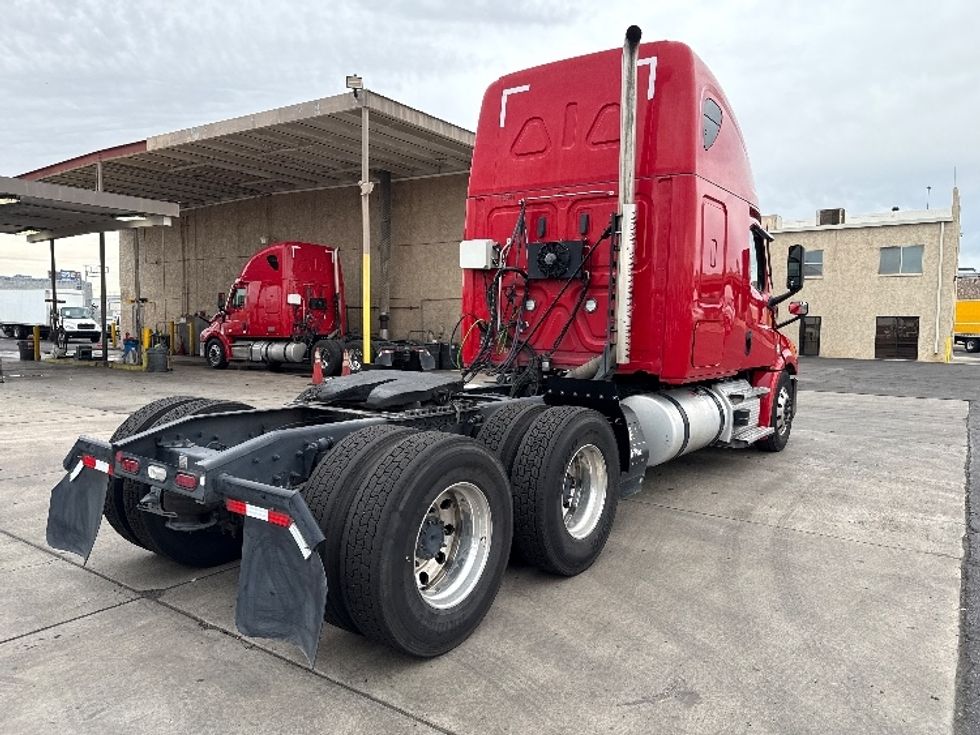 Sleeper Tractor-Heavy Duty Tractors-Freightliner-2021-T12664ST-Phoenix-AZ-597,061\n\t\tmiles-$ 57,750 - Image 7