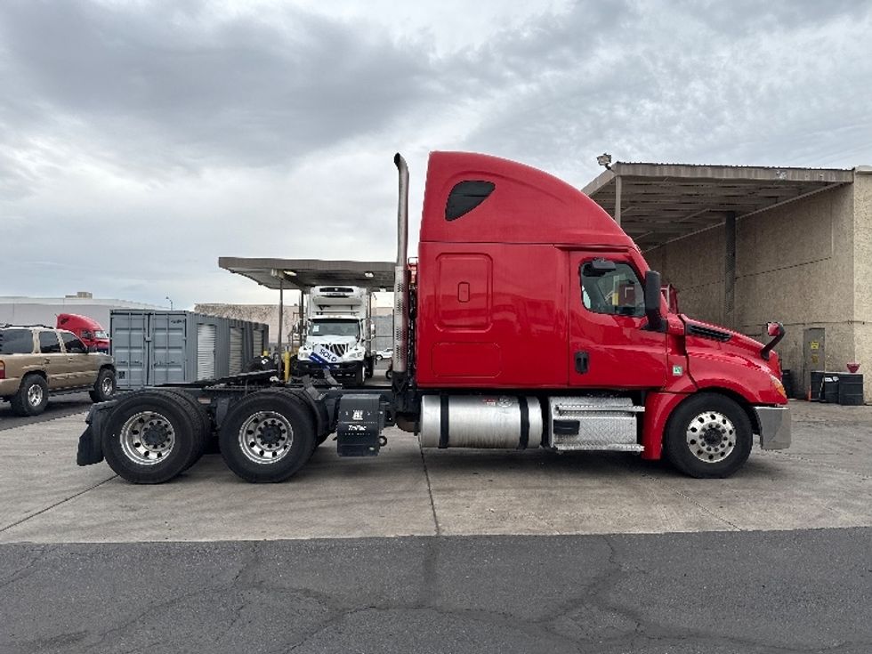 Sleeper Tractor-Heavy Duty Tractors-Freightliner-2021-T12664ST-Phoenix-AZ-597,061\n\t\tmiles-$ 57,750 - Image 8
