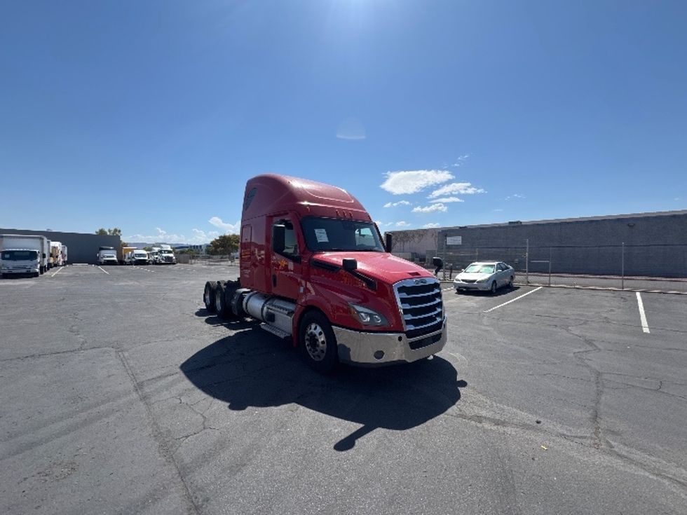 Sleeper Tractor-Heavy Duty Tractors-Freightliner-2021-T12664ST-Phoenix-AZ-602,376\n\t\tmiles-$ 61,000 - Image 1