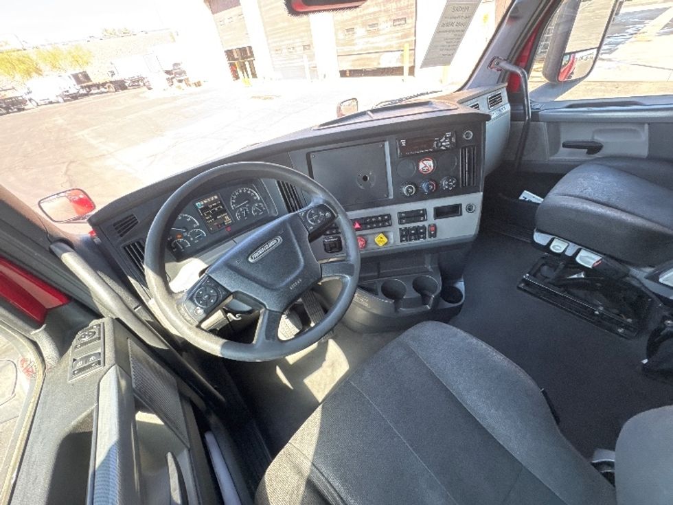 Sleeper Tractor-Heavy Duty Tractors-Freightliner-2021-T12664ST-Phoenix-AZ-602,376\n\t\tmiles-$ 61,000 - Image 10