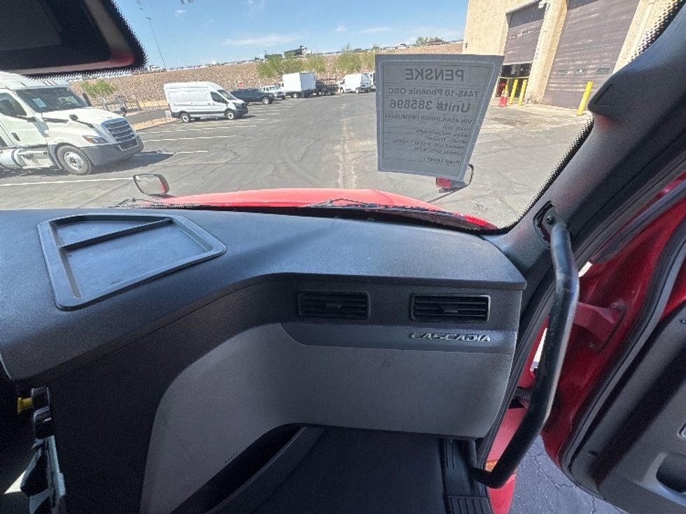 Sleeper Tractor-Heavy Duty Tractors-Freightliner-2021-T12664ST-Phoenix-AZ-602,376\n\t\tmiles-$ 61,000 - Image 14