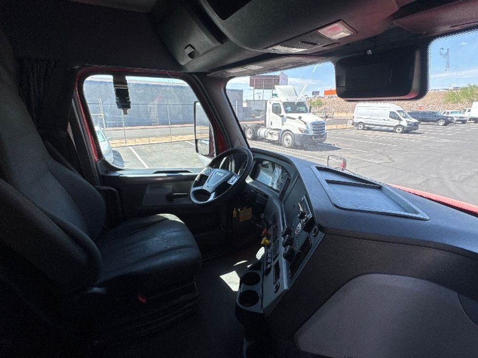 Sleeper Tractor-Heavy Duty Tractors-Freightliner-2021-T12664ST-Phoenix-AZ-602,376\n\t\tmiles-$ 61,000 - Image 15