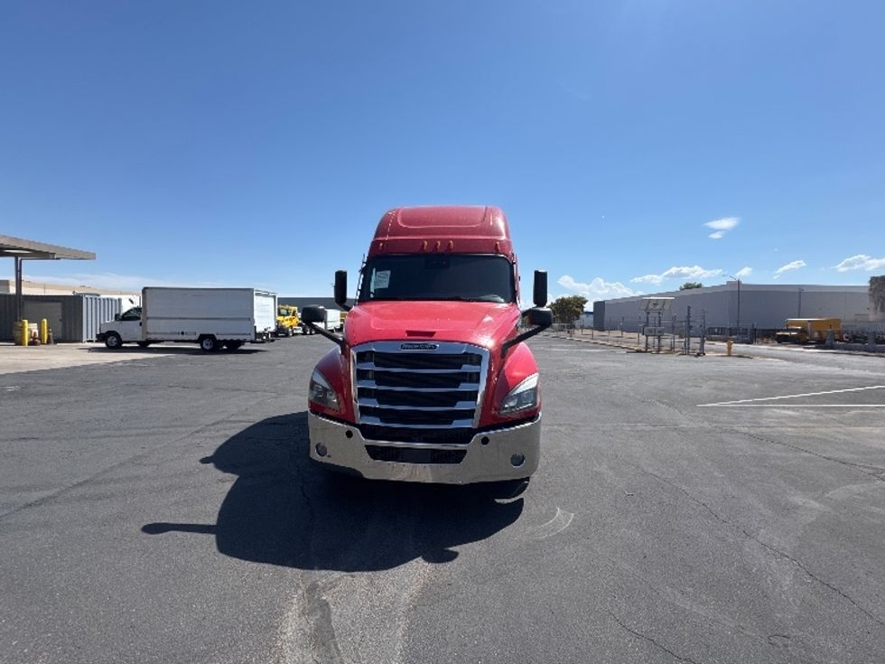Sleeper Tractor-Heavy Duty Tractors-Freightliner-2021-T12664ST-Phoenix-AZ-602,376\n\t\tmiles-$ 61,000 - Image 2