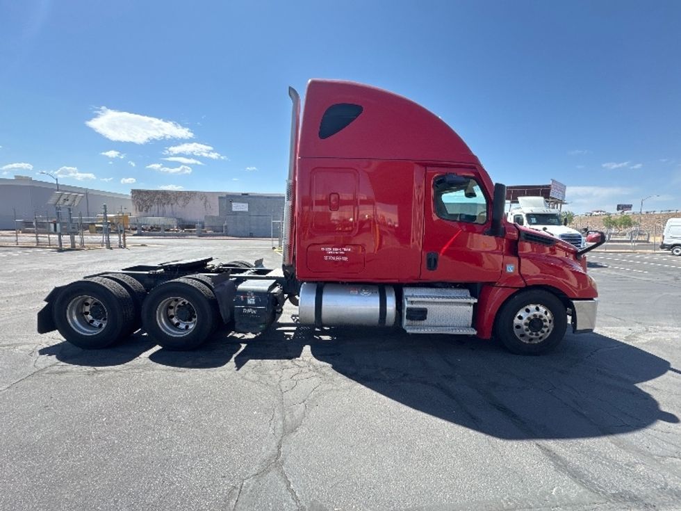 Sleeper Tractor-Heavy Duty Tractors-Freightliner-2021-T12664ST-Phoenix-AZ-602,376\n\t\tmiles-$ 61,000 - Image 8