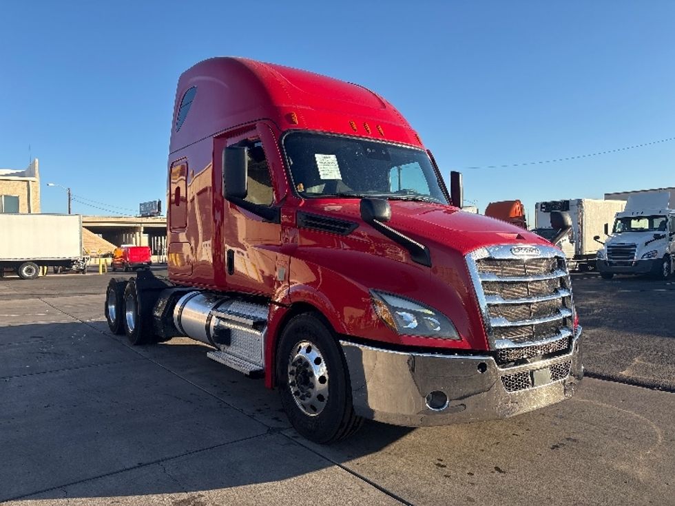 Sleeper Tractor-Heavy Duty Tractors-Freightliner-2021-T12664ST-Phoenix-AZ-619,818\n\t\tmiles-$ 54,500 - Image 1