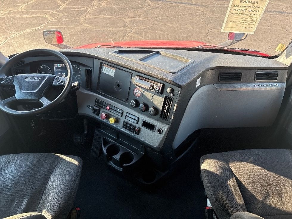 Sleeper Tractor-Heavy Duty Tractors-Freightliner-2021-T12664ST-Phoenix-AZ-619,818\n\t\tmiles-$ 54,500 - Image 12