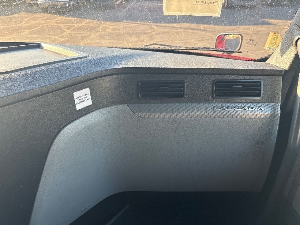 Sleeper Tractor-Heavy Duty Tractors-Freightliner-2021-T12664ST-Phoenix-AZ-619,818\n\t\tmiles-$ 54,500 - Image 14