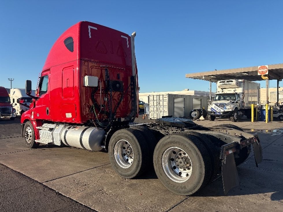 Sleeper Tractor-Heavy Duty Tractors-Freightliner-2021-T12664ST-Phoenix-AZ-619,818\n\t\tmiles-$ 54,500 - Image 5