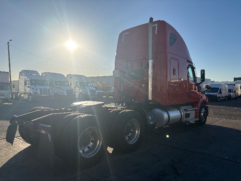 Sleeper Tractor-Heavy Duty Tractors-Freightliner-2021-T12664ST-Phoenix-AZ-619,818\n\t\tmiles-$ 54,500 - Image 7