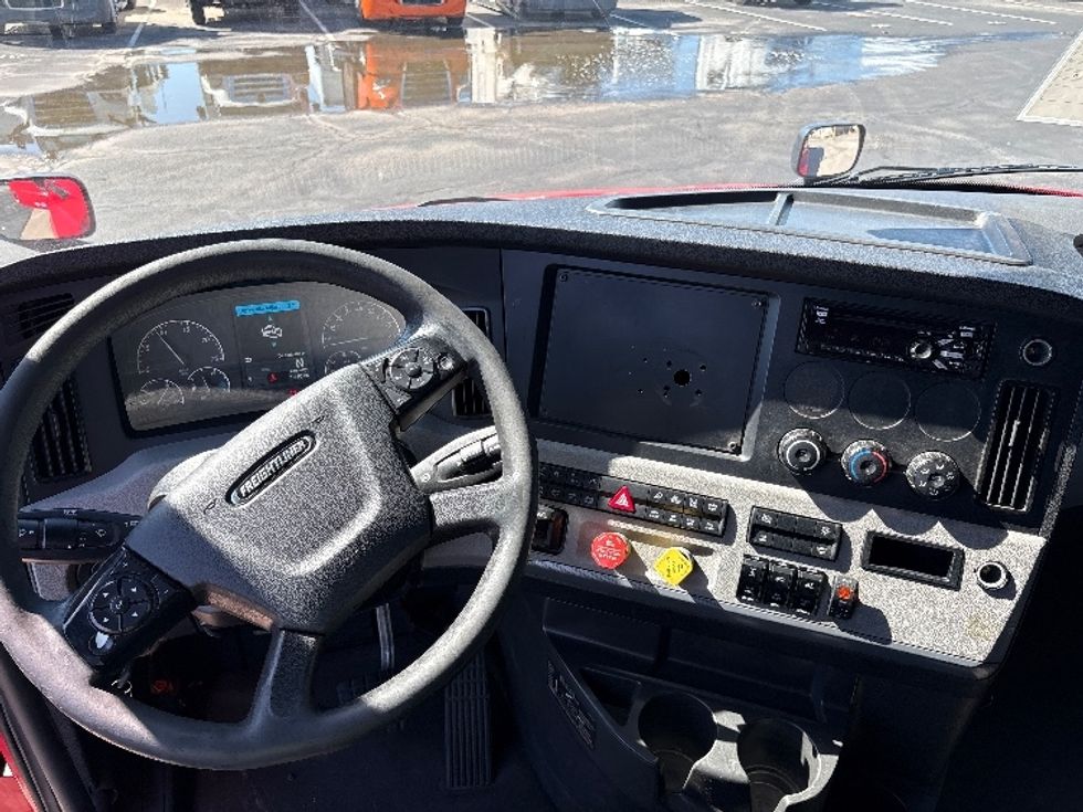 Sleeper Tractor-Heavy Duty Tractors-Freightliner-2021-T12664ST-Phoenix-AZ-626,961\n\t\tmiles-$ 58,750 - Image 11