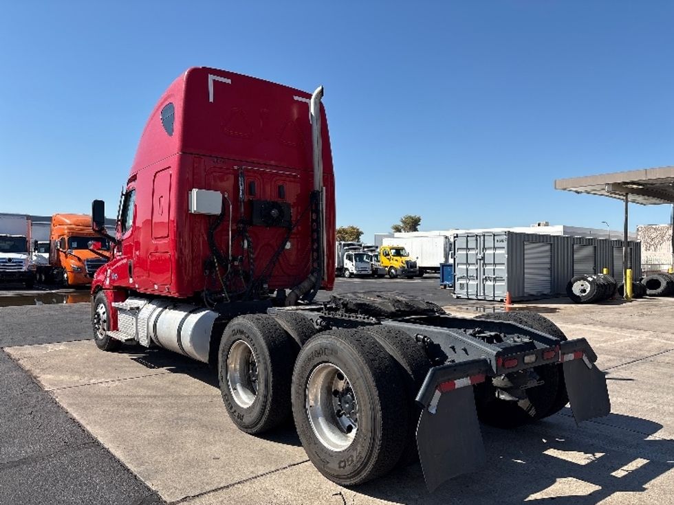 Sleeper Tractor-Heavy Duty Tractors-Freightliner-2021-T12664ST-Phoenix-AZ-626,961\n\t\tmiles-$ 58,750 - Image 5