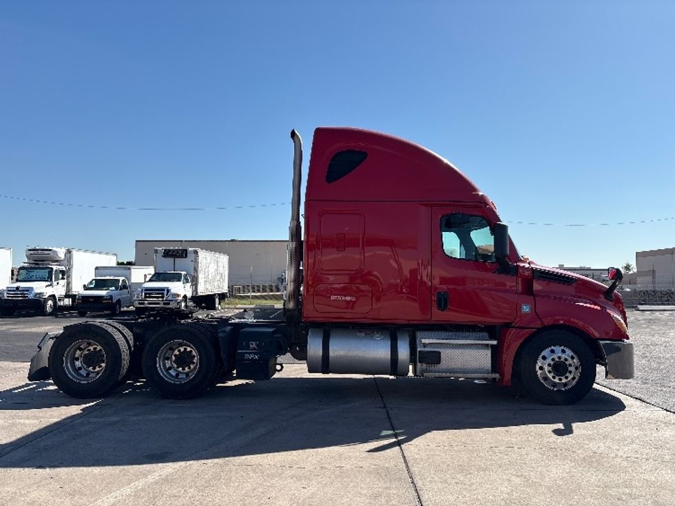 Sleeper Tractor-Heavy Duty Tractors-Freightliner-2021-T12664ST-Phoenix-AZ-626,961\n\t\tmiles-$ 58,750 - Image 8