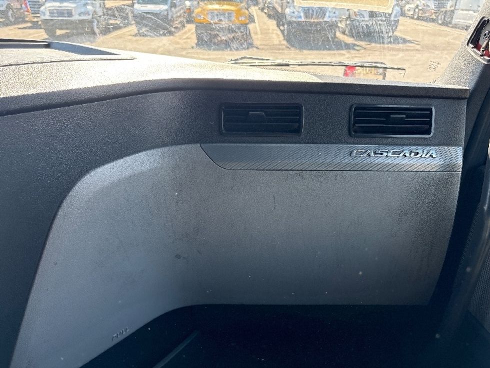 Sleeper Tractor-Heavy Duty Tractors-Freightliner-2021-T12664ST-Phoenix-AZ-652,273\n\t\tmiles-$ 51,500 - Image 14