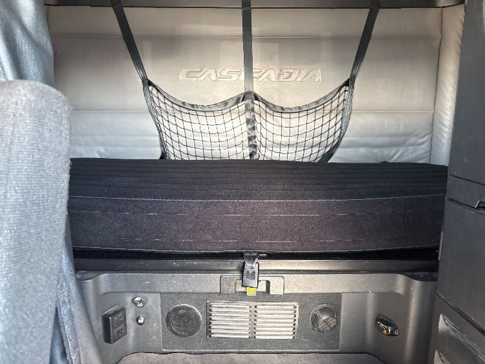 Sleeper Tractor-Heavy Duty Tractors-Freightliner-2021-T12664ST-Phoenix-AZ-652,273\n\t\tmiles-$ 51,500 - Image 16