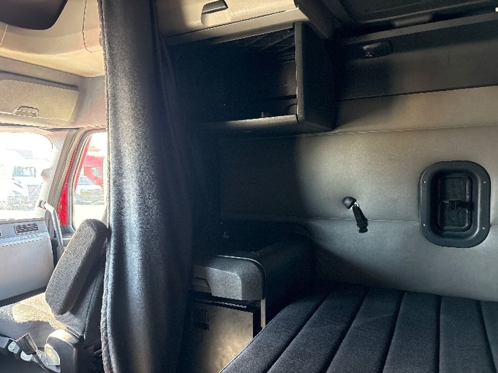 Sleeper Tractor-Heavy Duty Tractors-Freightliner-2021-T12664ST-Phoenix-AZ-652,273\n\t\tmiles-$ 51,500 - Image 19