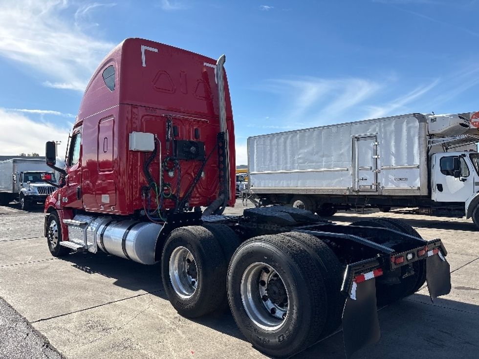 Sleeper Tractor-Heavy Duty Tractors-Freightliner-2021-T12664ST-Phoenix-AZ-652,273\n\t\tmiles-$ 51,500 - Image 5