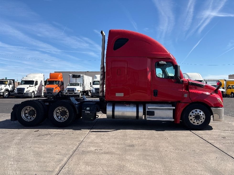 Sleeper Tractor-Heavy Duty Tractors-Freightliner-2021-T12664ST-Phoenix-AZ-652,273\n\t\tmiles-$ 51,500 - Image 8