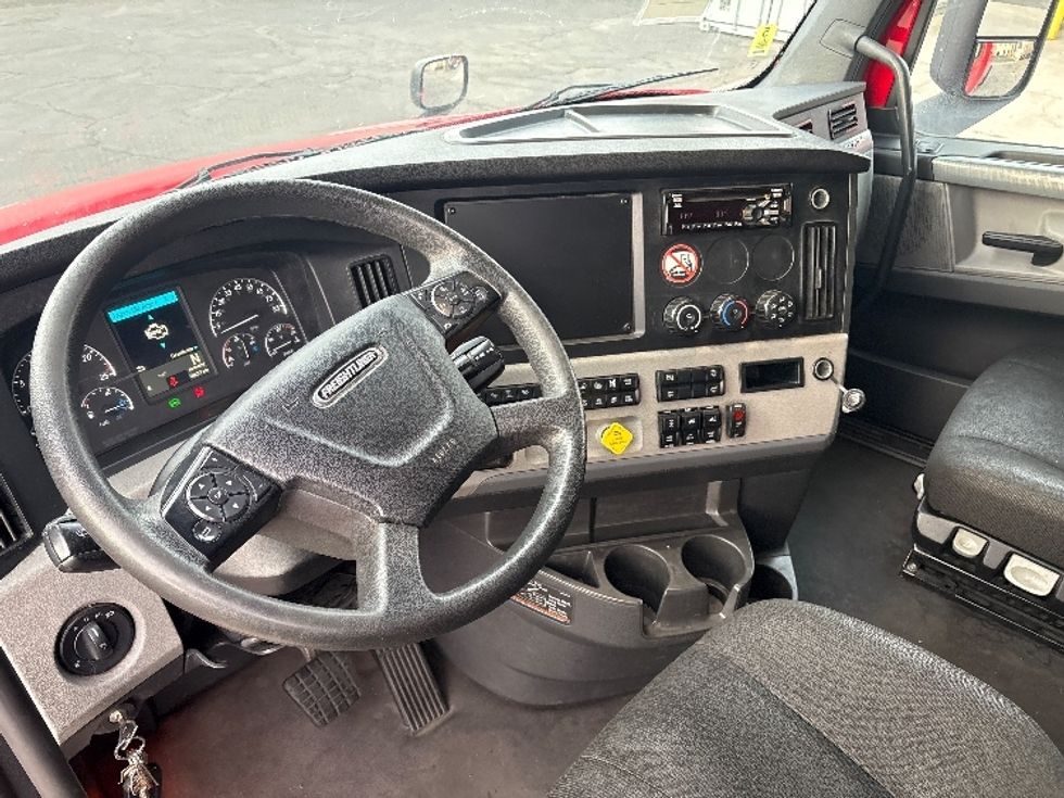 Sleeper Tractor-Heavy Duty Tractors-Freightliner-2021-T12664ST-Phoenix-AZ-652,599\n\t\tmiles-$ 51,500 - Image 10
