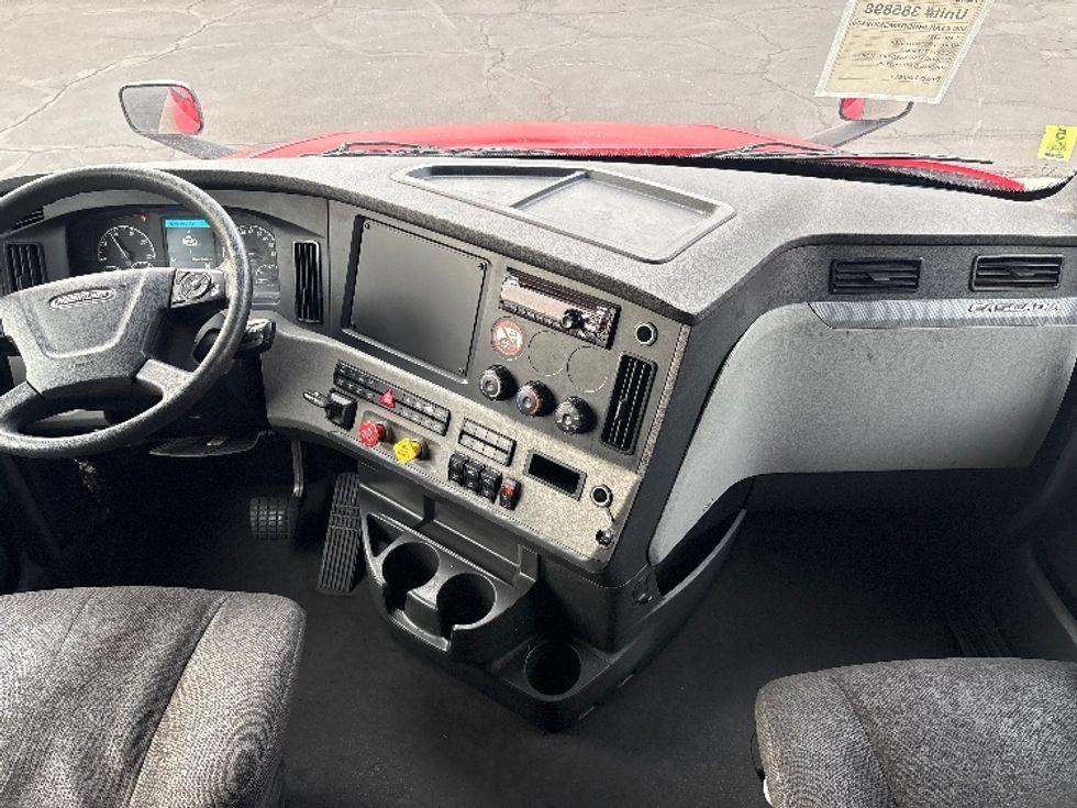 Sleeper Tractor-Heavy Duty Tractors-Freightliner-2021-T12664ST-Phoenix-AZ-652,599\n\t\tmiles-$ 51,500 - Image 12