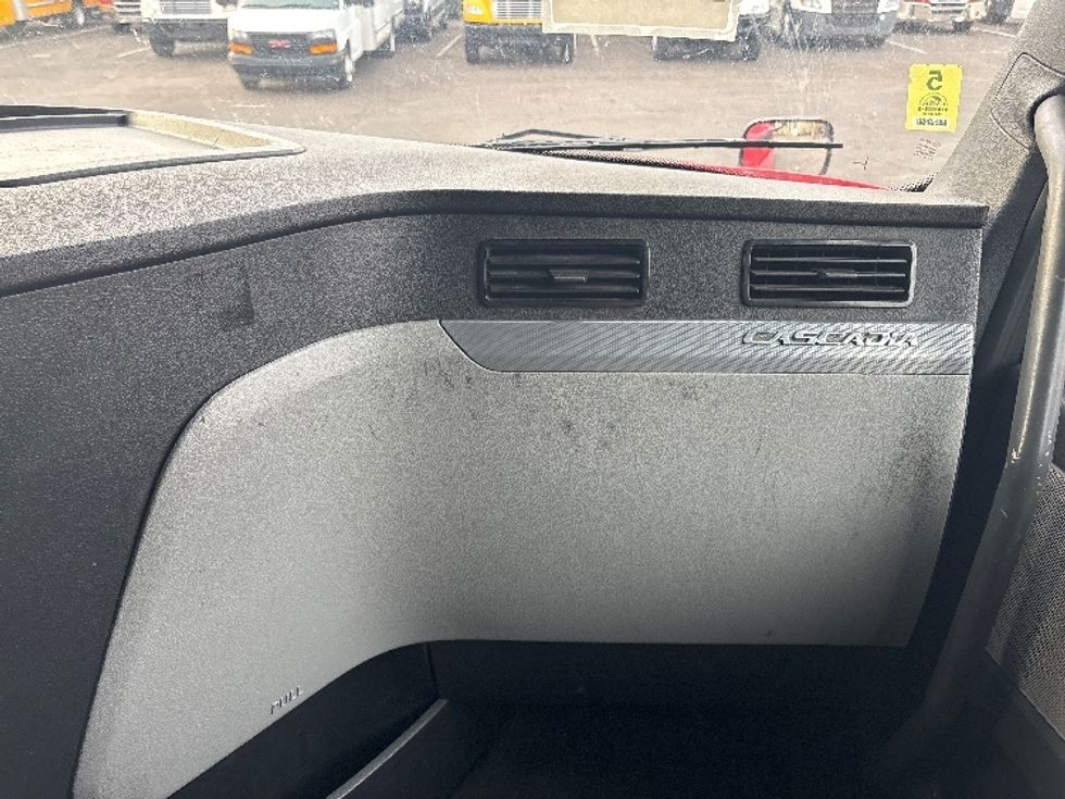 Sleeper Tractor-Heavy Duty Tractors-Freightliner-2021-T12664ST-Phoenix-AZ-652,599\n\t\tmiles-$ 51,500 - Image 14