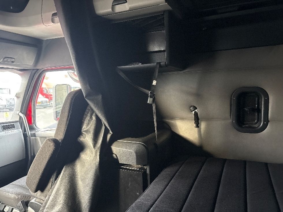 Sleeper Tractor-Heavy Duty Tractors-Freightliner-2021-T12664ST-Phoenix-AZ-652,599\n\t\tmiles-$ 51,500 - Image 19